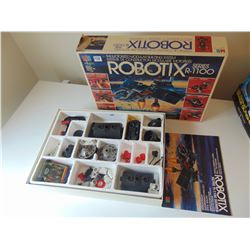 MILTON BRADLEY 1985 ROBOTICS R 1100 WITH BOX