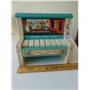 Image 1 : 1969 FISHER PRICE CHANGE-A-TUNE PIANO WORKS 3 TUNES