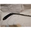 Image 5 : NHL 1999 HURRICANES SHANE WILLIS SIGNED STICK