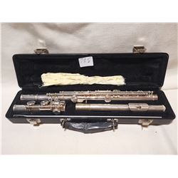 VINTAGE BUNDY SILVER CO. FLUTE IN CASE