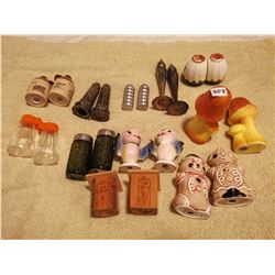 LOT OF 2 SALT & PEPPER SHAKERS