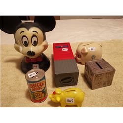 LOT OF PIGGY BANKS