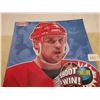Image 3 : 2002 YZERMAN SHOOT TO WIN RARE CARDBOARD 23" X 32"