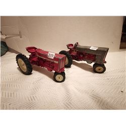 2 INTERNATIONAL TRACTORS, 1:26 SCALE