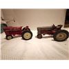 Image 5 : 2 INTERNATIONAL TRACTORS, 1:26 SCALE