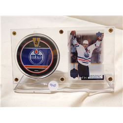 1985 GRETZKY FRAMED PUCK & CARD, 215 POINT SEASON
