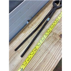 1 FORGE TOOL 24" HAND FORGED