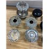 Image 2 : LOT OF PORCELAIN & GLASS DOOR KNOBS 11 PIECES