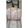 Image 4 : FLORAL ARM CHAIR