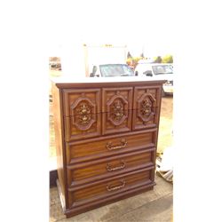 KROEHLER WOODEN DRESSER
