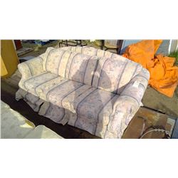 FLORAL VINTAGE COUCH