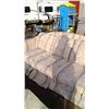 Image 3 : FLORAL VINTAGE COUCH