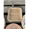 Image 4 : 2 PICTURES + TRAY + WICKER BASKET SMALL