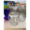 Image 3 : 7 VASES ONE BLUE ONE RED ONE GREEN 4 CLEAR