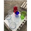 Image 8 : 7 VASES ONE BLUE ONE RED ONE GREEN 4 CLEAR
