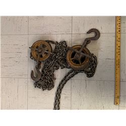 OLD CHAIN HOIST SOME DAMAGE