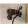 Image 1 : OLD CHAIN HOIST SOME DAMAGE