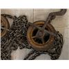 Image 2 : OLD CHAIN HOIST SOME DAMAGE