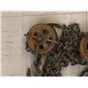 Image 3 : OLD CHAIN HOIST SOME DAMAGE