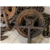 Image 4 : OLD CHAIN HOIST SOME DAMAGE
