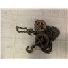 Image 6 : OLD CHAIN HOIST SOME DAMAGE