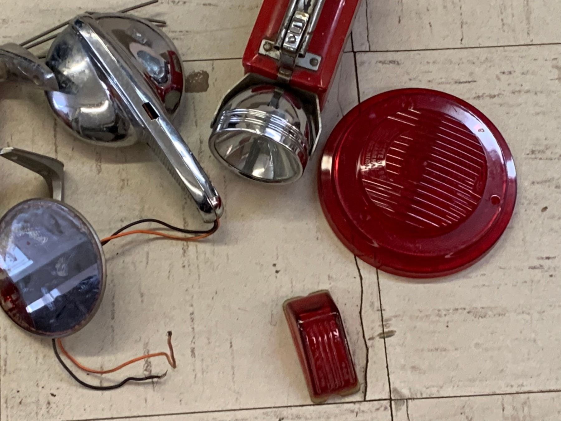 LOT OF OLD LIGHTS LENSES MIRROR FLASHLIGHT