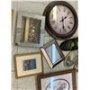 Image 5 : WALL HANGING LOT AND CLOCK