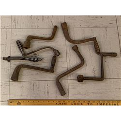 LOT OF ANTIQUE STOVE CRANKS AND LIFTER