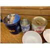 Image 5 : LOT OF ENAMEL BOWLS AND VINTAGE TINS