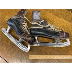 VINTAGE CCM SKATES