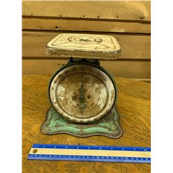 VINTAGE METAL SCALE