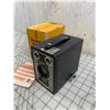 Image 2 : BROWNIE TARGET SIX-16 VINTAGE CAMERA AND BOX