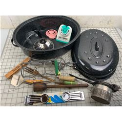 ROASTER AND VINTAGE KITCHEN CONTENTS