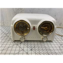 VINTAGE CROSLEY TUBE RADIO