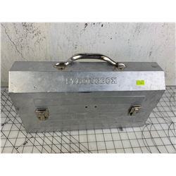 VINTAGE ALUMINUM LUNCH BOX