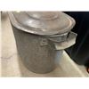 Image 3 : GALVANIZED WASH TUB AND LID