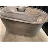 Image 4 : GALVANIZED WASH TUB AND LID