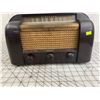 Image 2 : VINTAGE STANDARD RCA VICTOR TUBE RADIO