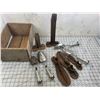 Image 1 : LOT OF OLD SHOE RELATED AND CRATE