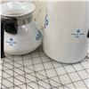 Image 6 : CORNING WARE 9 CUP COFFEE PERCOLATOR AND 6 CUO TEA POT