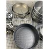 Image 3 : LOT OF BAKING PANS COOKIE CUTTERS