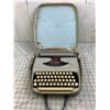 Image 1 : VINTAGE ROYAL TYPEWRITER WITH CASE