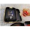 Image 5 : VINTAGE GLASS AND SERVING TRAYS