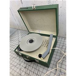 VINTAGE RCA VICTOR PHONOGRAPH TURNS ON