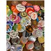 Image 3 : LOT OF PINBACK BUTTONS