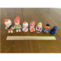VINTAGE FLINTSTONES AND SESEME STREET TOYS FINGER PUPPETS