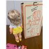 Image 5 : 1973 VINTAGE MATTEL PEACHY DOLL AND HER PUPPETS WITH BOX