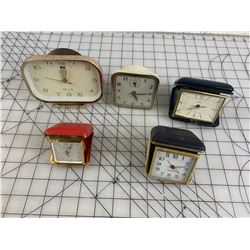 LOT OF TRAVEL CLOCKS