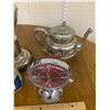 Image 2 : MISC LOT TEA POT LAMP CLOCK TIN