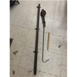 MEAT HOOK WITH LEGTH OF WALL TRACK